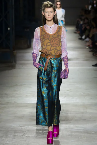 Look 7